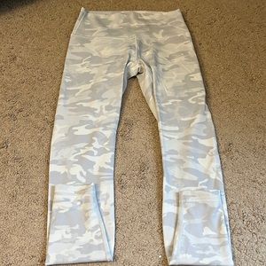 Lululemon Wunder tight white camo leggings